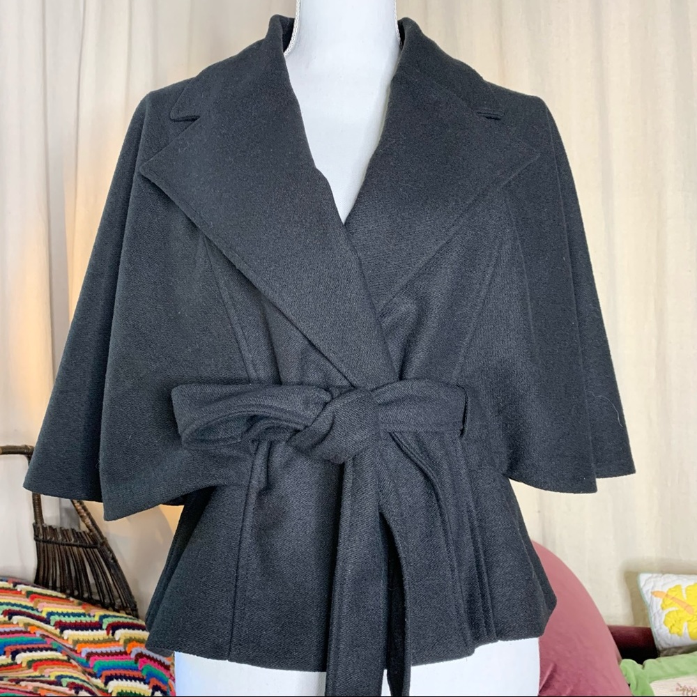 Mod Black Capelet